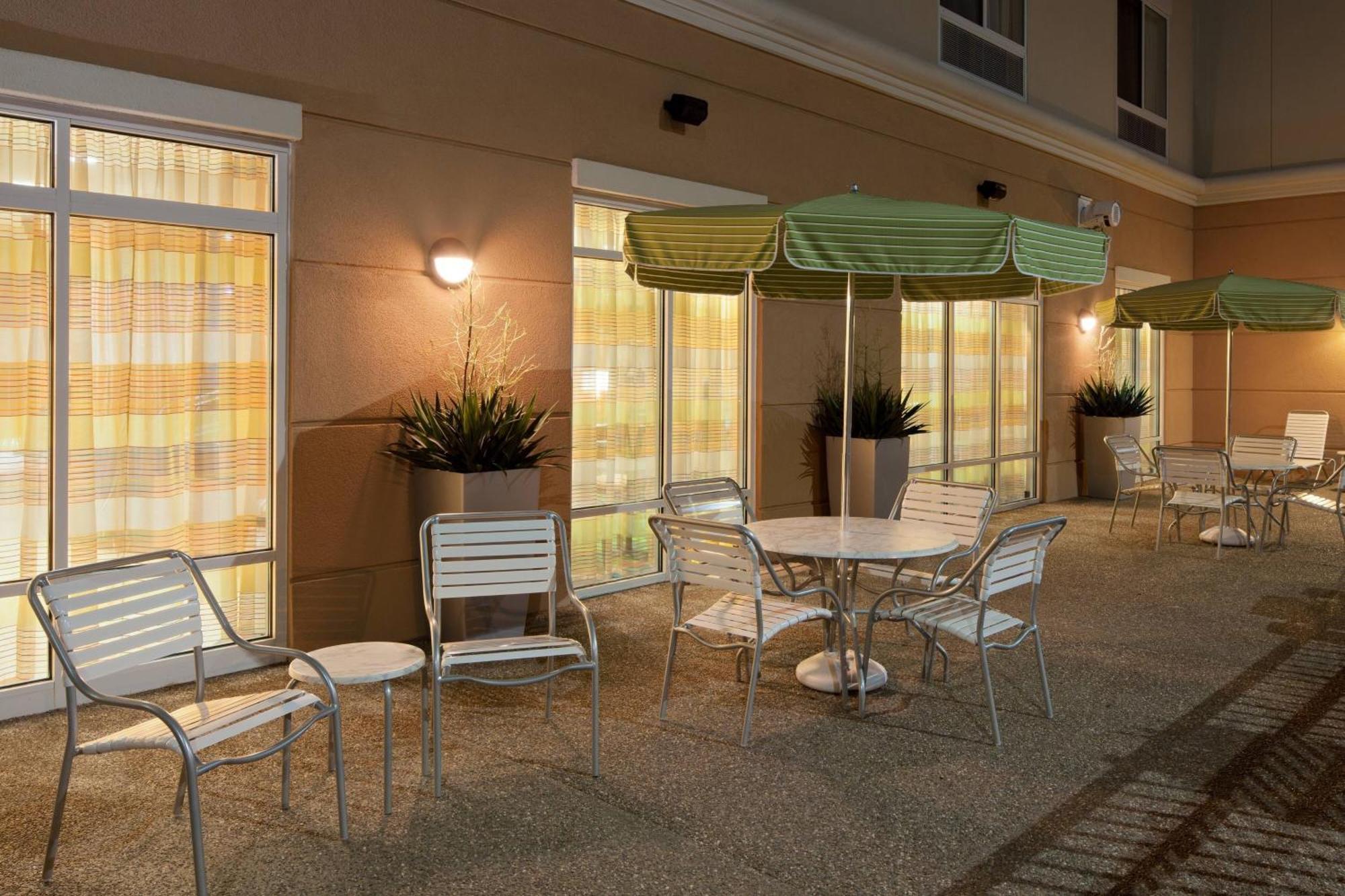 Fairfield Inn & Suites Lewisburg Restaurant photo
